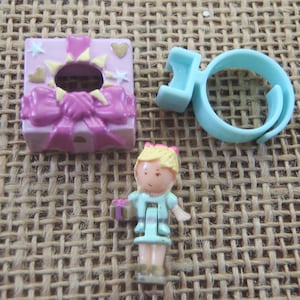 Vintage Bluebird Polly Pocket 1994 Pretty Present Ring - Complete