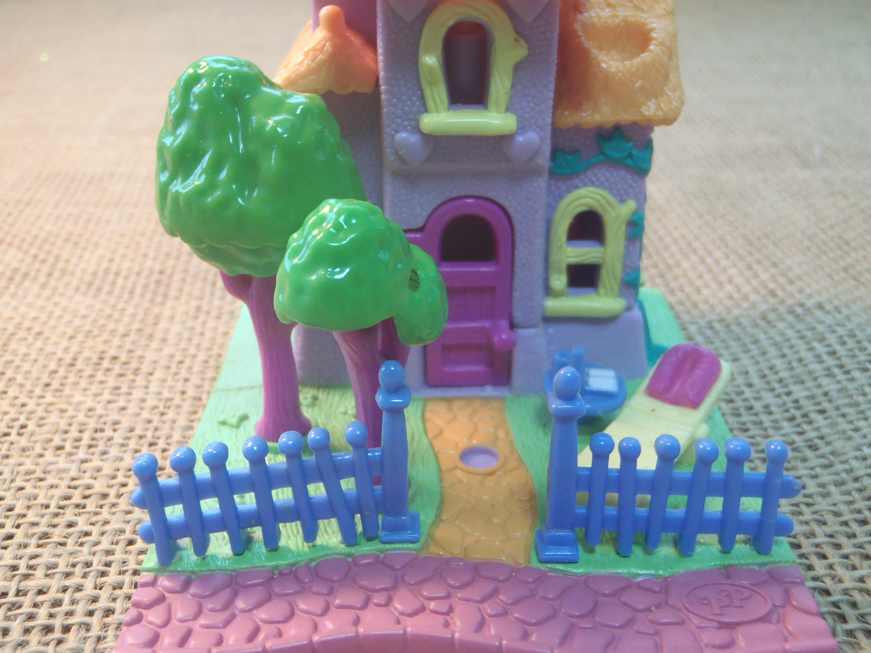 polly pocket giraffe house