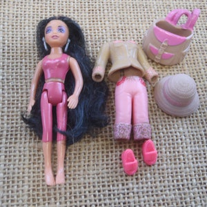 Vintage Polly Pocket Fashion Doll with  Earrings Doll Set Clothing I67