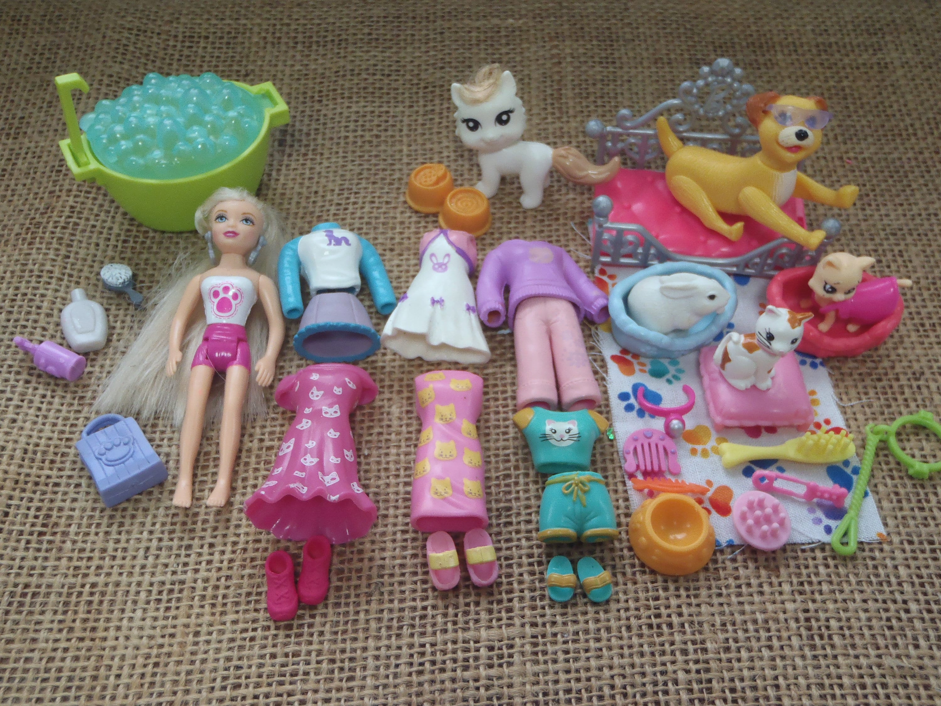 Vintage Polly Pocket Fashion Doll Pet Set Earrings Set Clothing