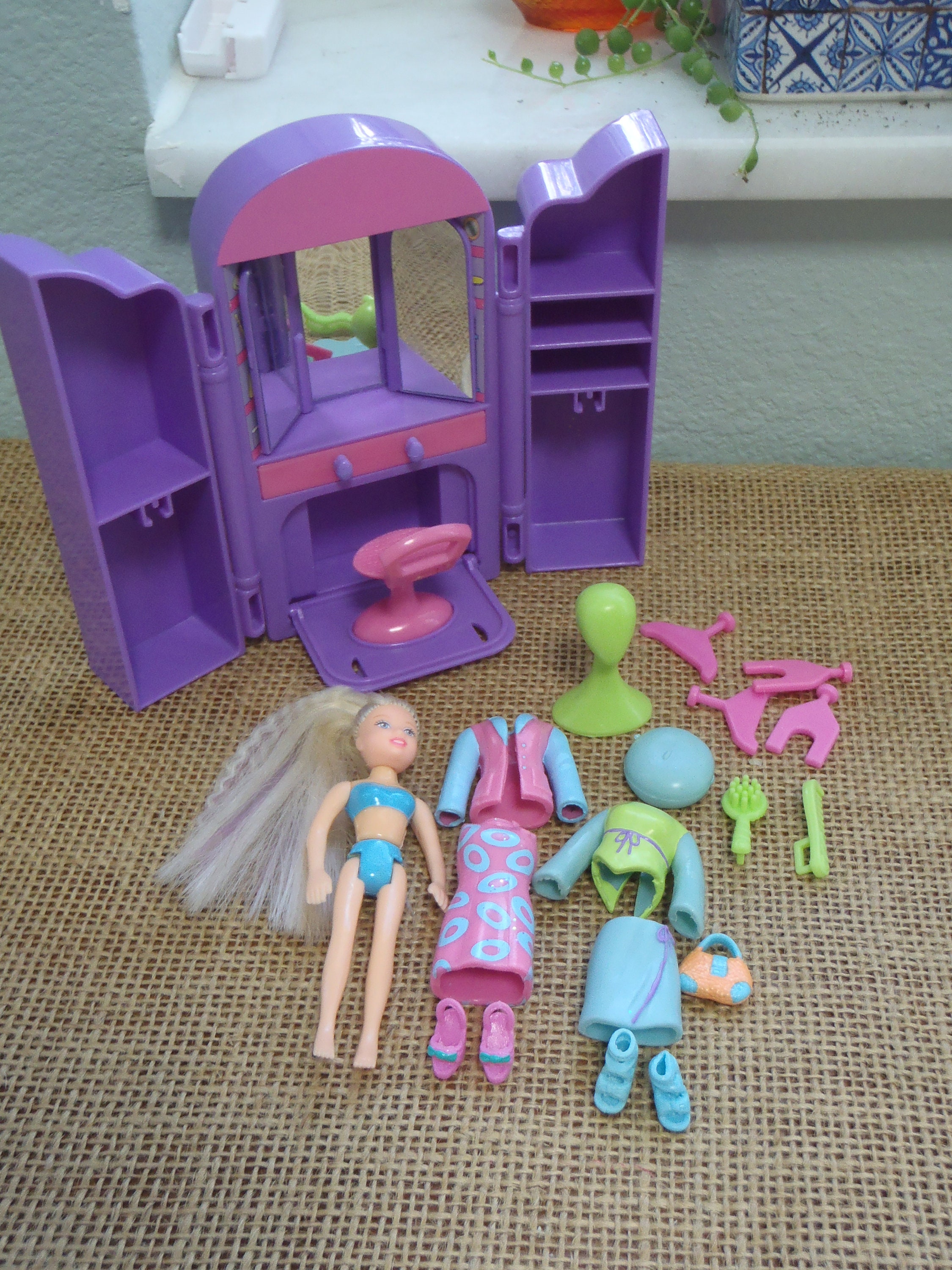 Polly pocket closet 2025