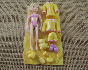 Vintage Polly Pocket Polly has a Slumber Party Pajamas Bedtime Dolls X16