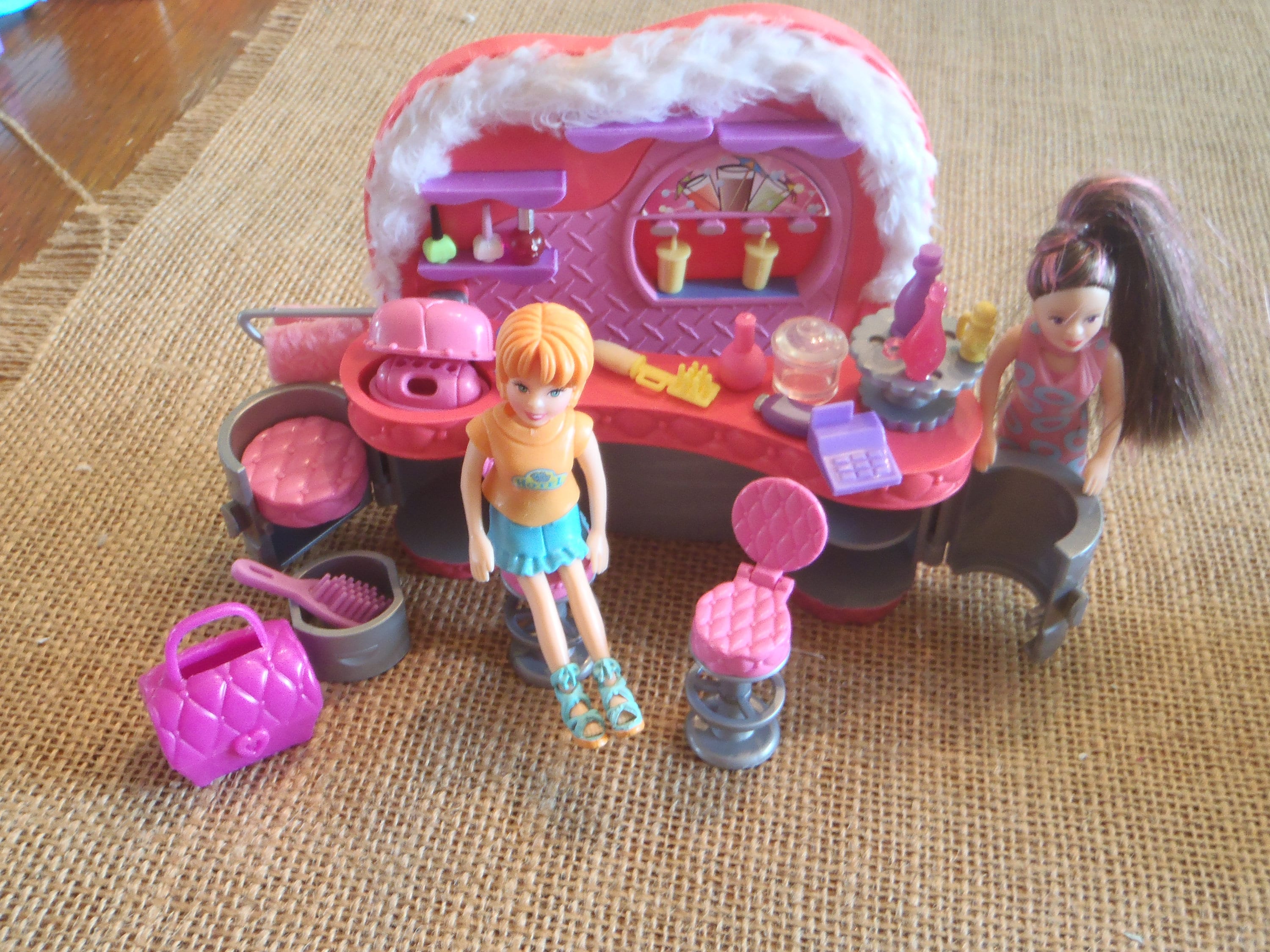 Polly Pocket: Polly's Hair Stylin' Salon