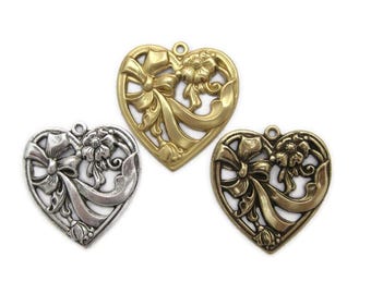 Corazones y flores de latón calados con anillo, fabricados en EE. UU.