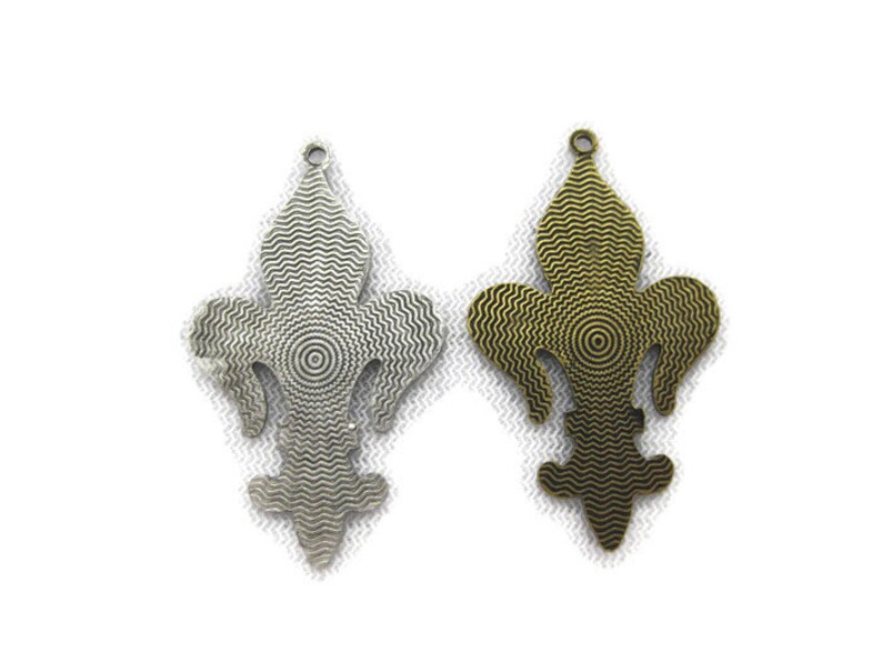 Made in the USA Antiqued Brass Vintage Design Fleur De Lis Drop