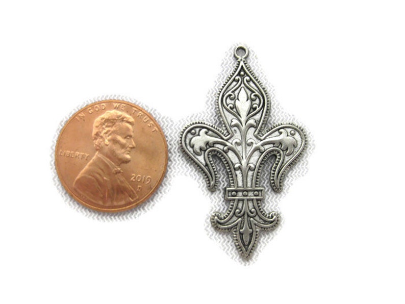 Made in the USA Antiqued Brass Vintage Design Fleur De Lis Drop