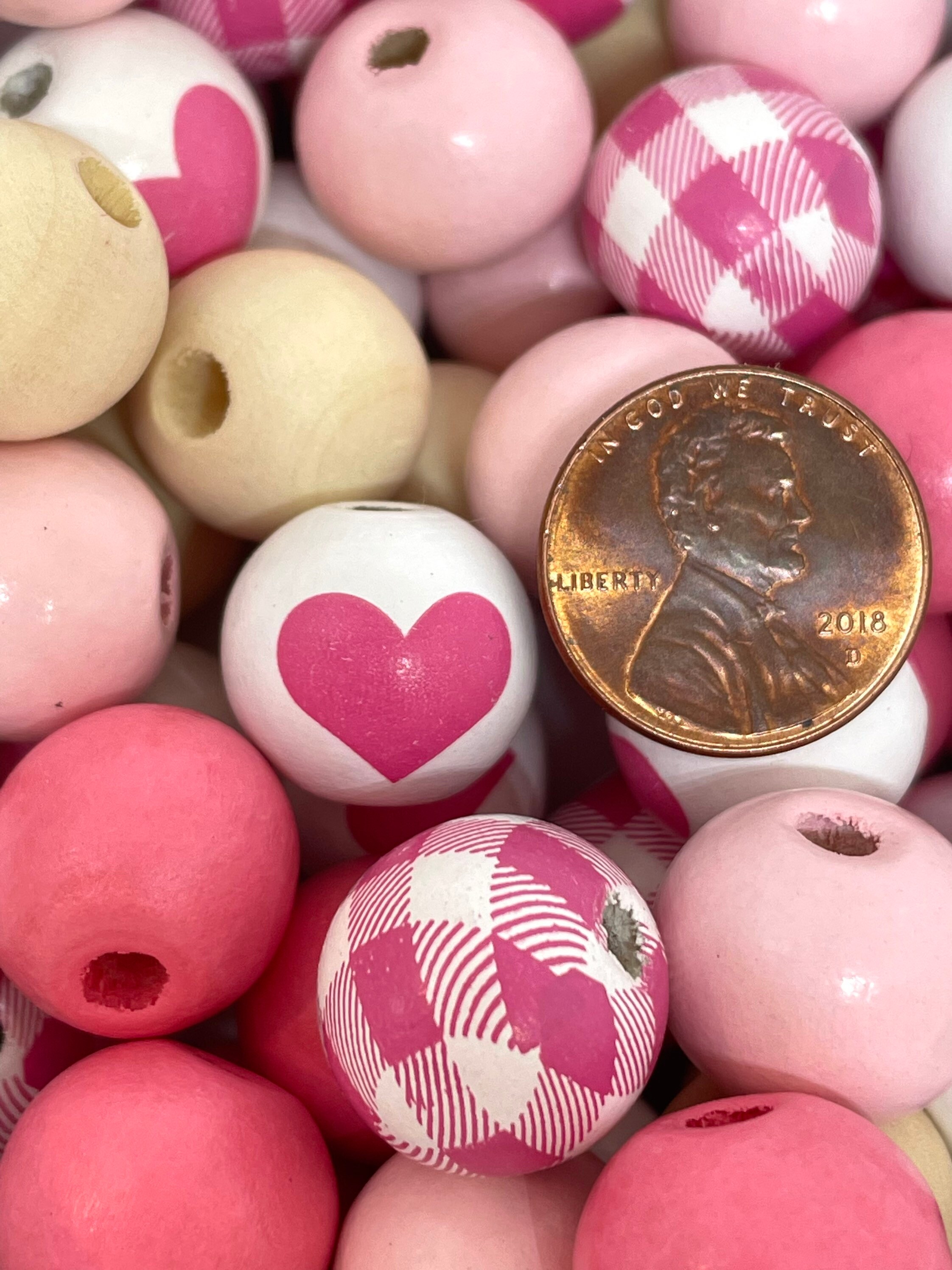 240 Pcs Valentines Day Wooden Beads Red Pink Wood Beads Round Colored Craft  Beads for Christmas DIY Crafts Garland Jewelry Making Party Supplies
