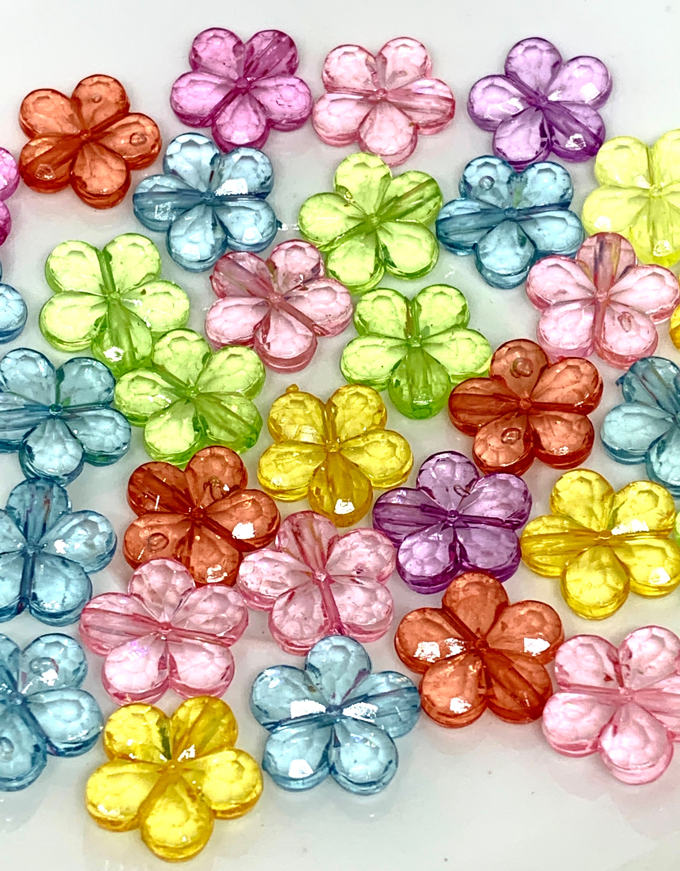 PAGOW 182pcs Transparent Flower Beads, Mix Candy Colors Flower Bead used for DIY Jewelry Findings Making Bracelet Wedding Dec