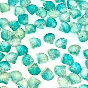 Perline di conchiglie a forma di sirena in vetro verde mare iridescente - Perfette per design di gioielli ispirati all&#39;oceano