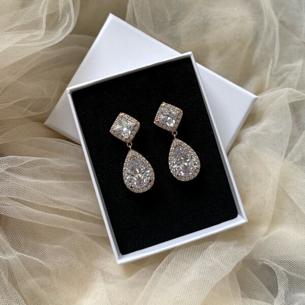 Wedding earrings • rose gold glam earrings • jewellery for events  • rose gold bridal earrings • teardrop earrings • gift for bride