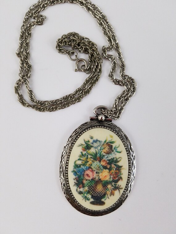 Vtg 70 S Sarah Coventry Flower Bouquet Pendant Necklace Hostess Gift - Sarah Coventry Pendant Vtg 70 S Sarah Coventry Flower Bouquet Pendant Necklace Hostess Gift - Sarah Coventry Pendant