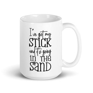 J’ai mon bâton et il va dans le sable blanc Tasse à café de 15 oz