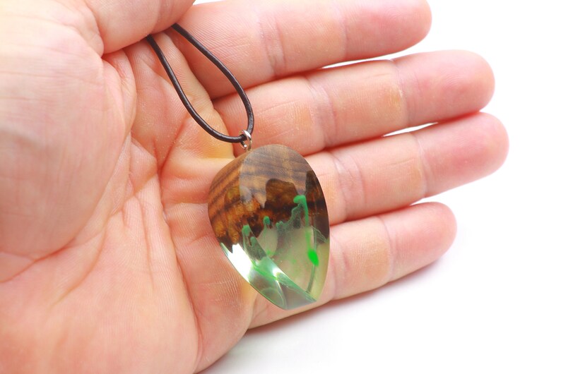 Unique Shape Green Phosphorescent Paint Wood And Resin Necklace Resin Wood Jewelry Glow In The Dark Wood And Resin Necklace