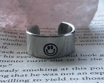 Smiley Face Ring / Handgestempelter Metallring / Geheime Botschaft