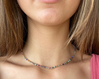 Mehrfarbige (Regenbogen) Perlenkette - Rocailles, Glasperlen in verschiedenen Farben