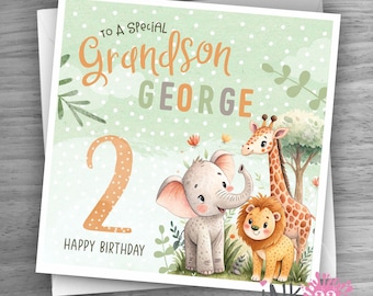 Op de afbeelding: Een verjaardagskaart met een lichtgroene achtergrond en de tekst "To a Special Grandson GEORGE". Het nummer "2" is afgebeeld, samen met illustraties van een olifant, een leeuw en een giraffe. De woorden "Happy Birthday" zijn ook aanwezig.