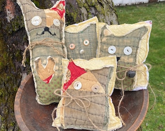 Primitive Antique Quilt Kitten: Tattered Folk Art Bowl Filler