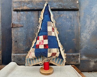 Baum - Antike Quilt Weihnachtsbaum auf Vintage Spule, RARE 19th Century Quilt mit Getreidesackrückseite, handgefertigte Weihnachtsdeko