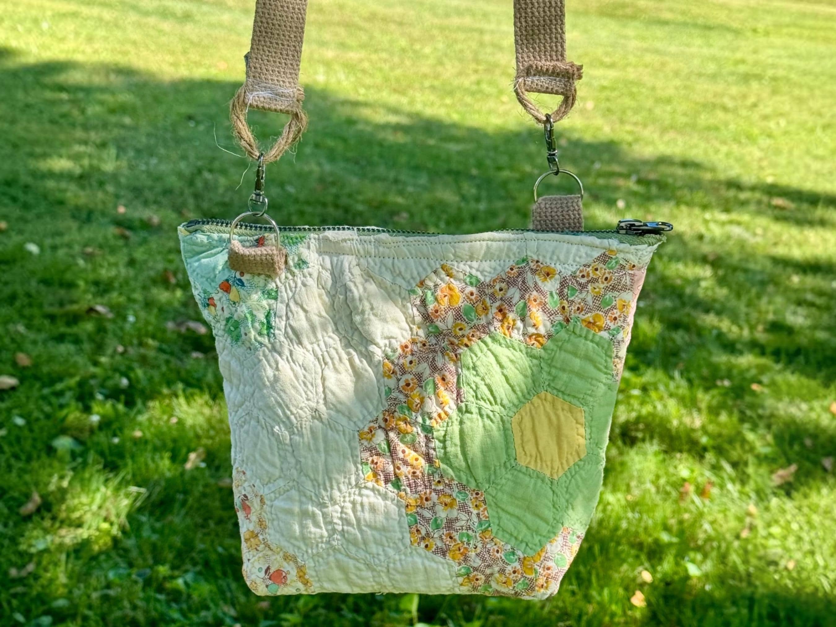 Grandmothers Garden Quilt Bag, structured vintage zippered purse