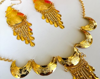 Set of Earrings and Necklace, Inka earrings, Long Golden Peruvian Earrings.