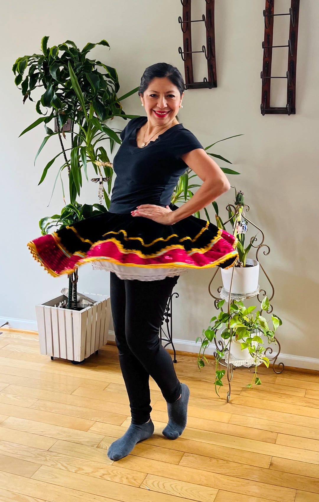 De Caporales Bolivia Vestimenta Saya Mujer BONANZA EN CONCIERTO