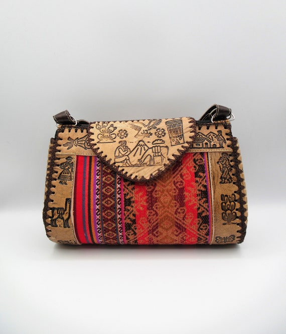 Bolso Bandolera de Cuero Tallado a Mano con Textil Andino. Monedero peruano hecho a mano con cuero genuino y diseno de llama. Etsy Espana