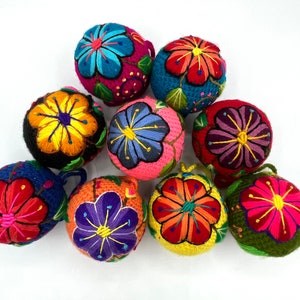 Christmas Balls Ornament, Embroidered Wool Handmade Peru.