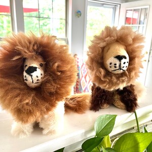 9.5 インチのアルパカ製ハンドメイド ライオンのぬいぐるみ。アルパカ