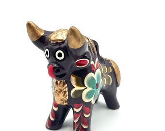 プカラの雄牛 高さ 3 インチ/ペルー セラミック 手描きのプカラの雄牛