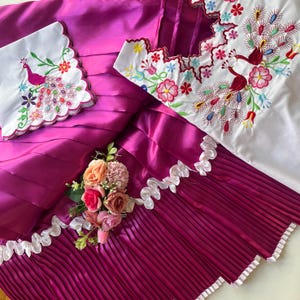 Marinera Norteña MÉDIUM Fuchsia. Trajes típicos del Peru. Typical Peruvian Costume.