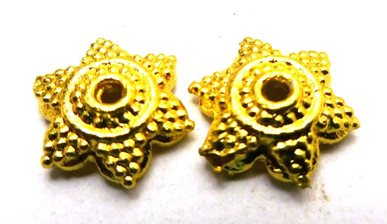 17 Pieces 8MM Bali Bead Cap Gold Plated 740