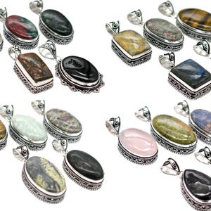 Mélangez la forme et la taille de pierres précieuses pour femmes et filles. Lots mélangés antiques de pierres précieuses en plaqué argent.
