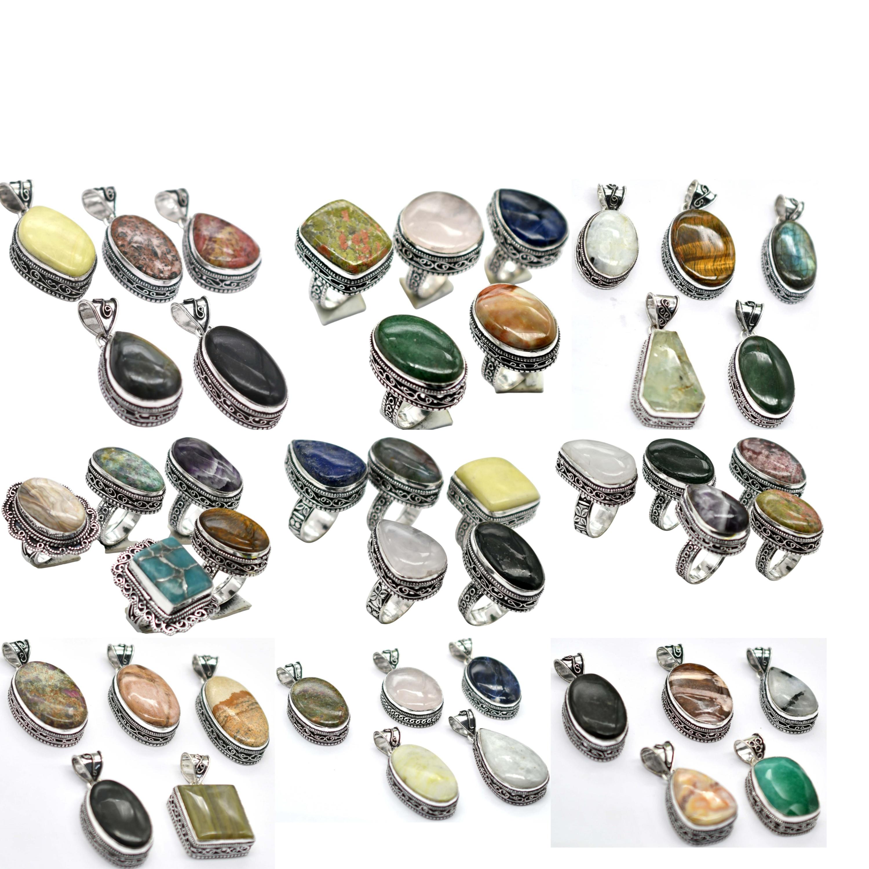 Lotto misto di anelli e ciondoli con pietre preziose, per donne e ragazze. Lotto misto di pietre preziose placcate in argento. Pietra naturale. Anelli taglia USA 6-9. - Italia