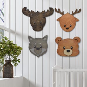 Waldtierkopf-Wandhalter: Forest Wanddekoration, 4-er Set mit blondem Bär, Hirsch, brauner Elch und schwarz-grauem Wolf
