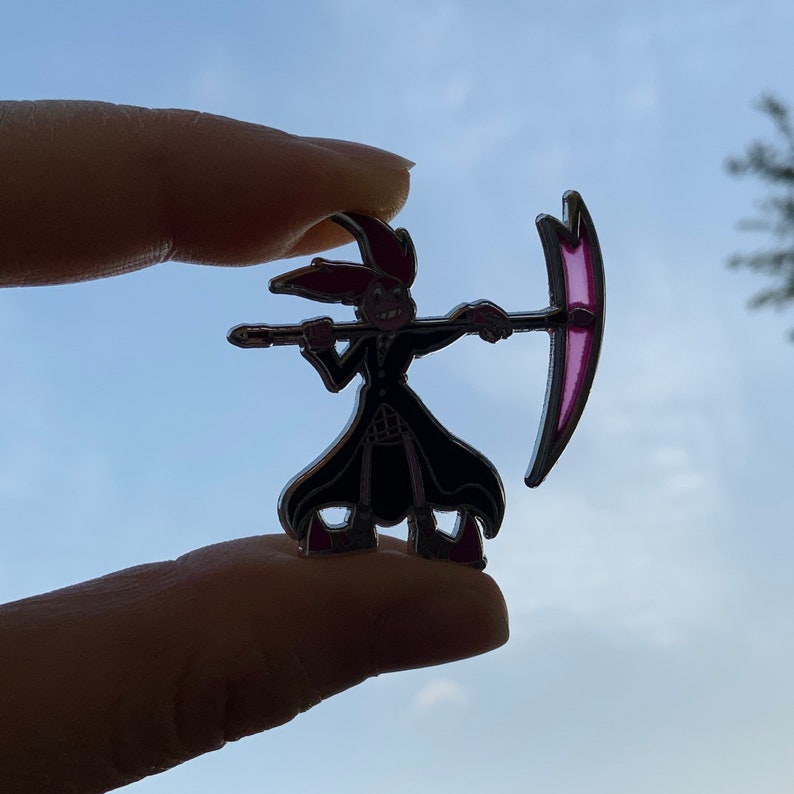 Spinel Albarn Pin