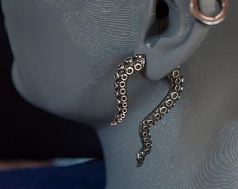Octopus Tentacle Illusion Stud Earrings – Stainless Steel