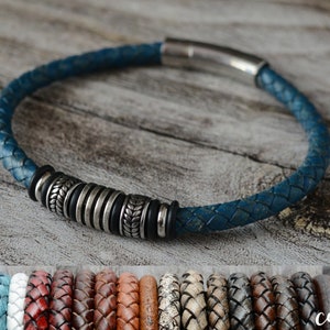 Bracelet viking personnalisé en cuir rustique pour homme ou femme. Bracelet empilable avec perles d&#39;espacement en acier inoxydable.