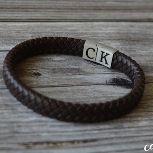 Personalisiertes Armband aus gewebtem Leder: Rustikaler Edelstahlverschluss