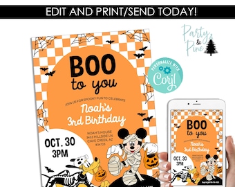 Puede incluir: Una invitación de cumpleaños con temática de Halloween sobre un fondo de cuadros naranjas y blancos con telarañas y murciélagos negros. Incluye el texto BOO to you, Noah's 3rd Birthday, Oct. 30 3PM, y dibujos de Mickey Mouse como momia y Pluto como esqueleto.