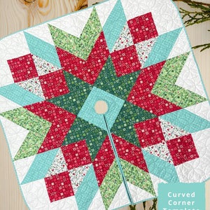 Pode incluir: Um padrão de saia de árvore de patchwork vermelho, verde e azul com um design de estrela. O padrão está disponível em três tamanhos: 46 cm, 61 cm e 122 cm. O padrão inclui um modelo de canto curvo.