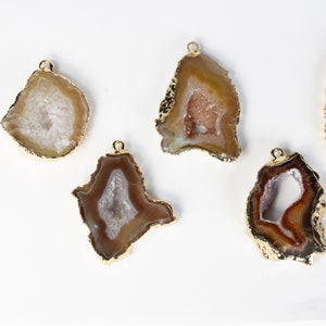 1pc raw natural dyed brown druzy agate gemstone pendant, gold plated natural shape gemstone with loop,20-25mm width*25-35mm length