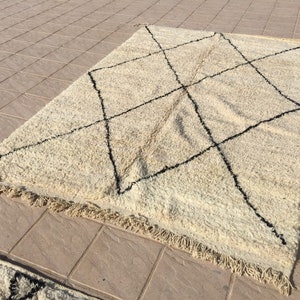 Beni Ourain Rug Carpet Handwoven, Berber, 100% Pure Moroccan Wool 2.75 x 1.75 m. image 1