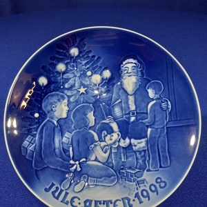 Santa The Storyteller - Boxed Annual Christmas Plate 1998 by BING & GRONDAHL
