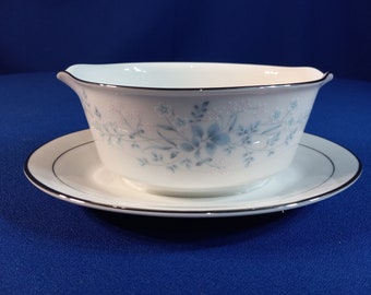Gravy Boat with Attached Underplate Carolyn by NORITAKE