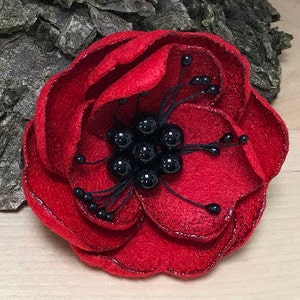 Red felt poppy flower brooch. Brilliant Mother's day, Remembrance Sunday, Christmas or birthday gift