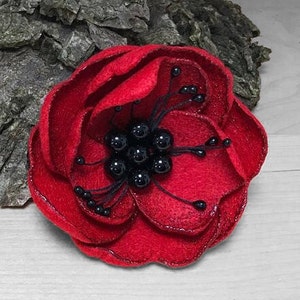 Red felt poppy flower brooch. Brilliant Mother's day, Remembrance Sunday, Christmas or birthday gift