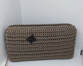 Portefeuille zippé en tricot fait main avec abeille ou papillon en métal