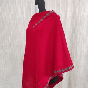 Handmade woolen poncho / Wool minimalist cape / Knitted Estonian poncho / Unisex minimalist cape / Red poncho for woman / Red cape for man