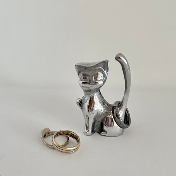 Small sitting Cat Ring Holder Silver Finish, animal lover must have