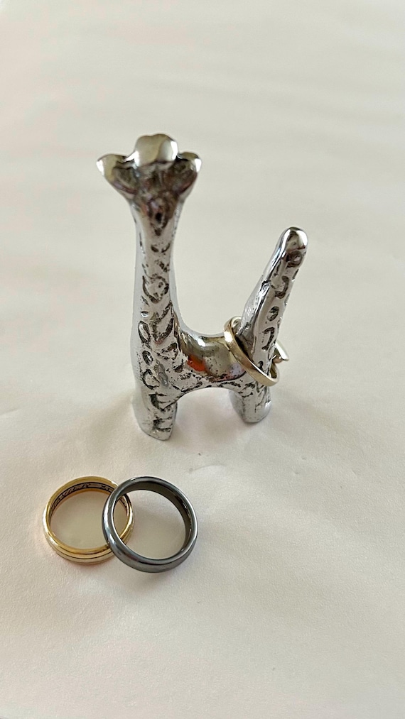 A Practical and Long-lasting Small Giraffe Ring